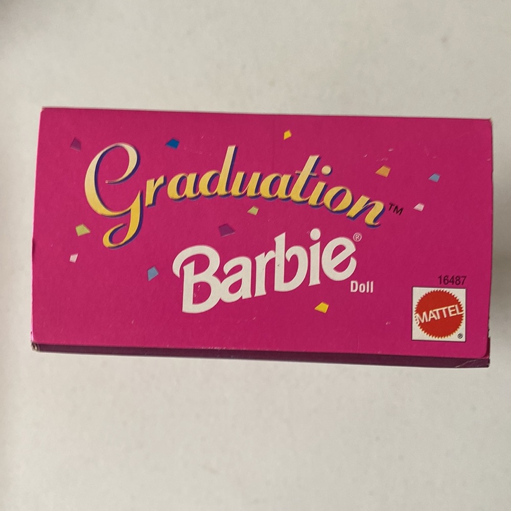Special Edition Collectible Graduation Class of 1997 Barbie - Picture 5 of 8